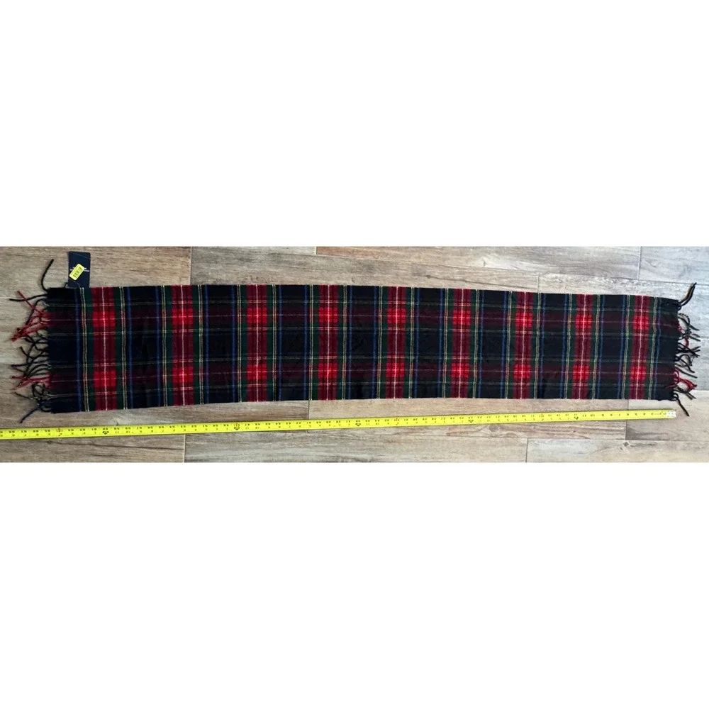 Roundtree & Yorke Plaid Scarf Black‎ Red Green Blue Fringe Acrylic
